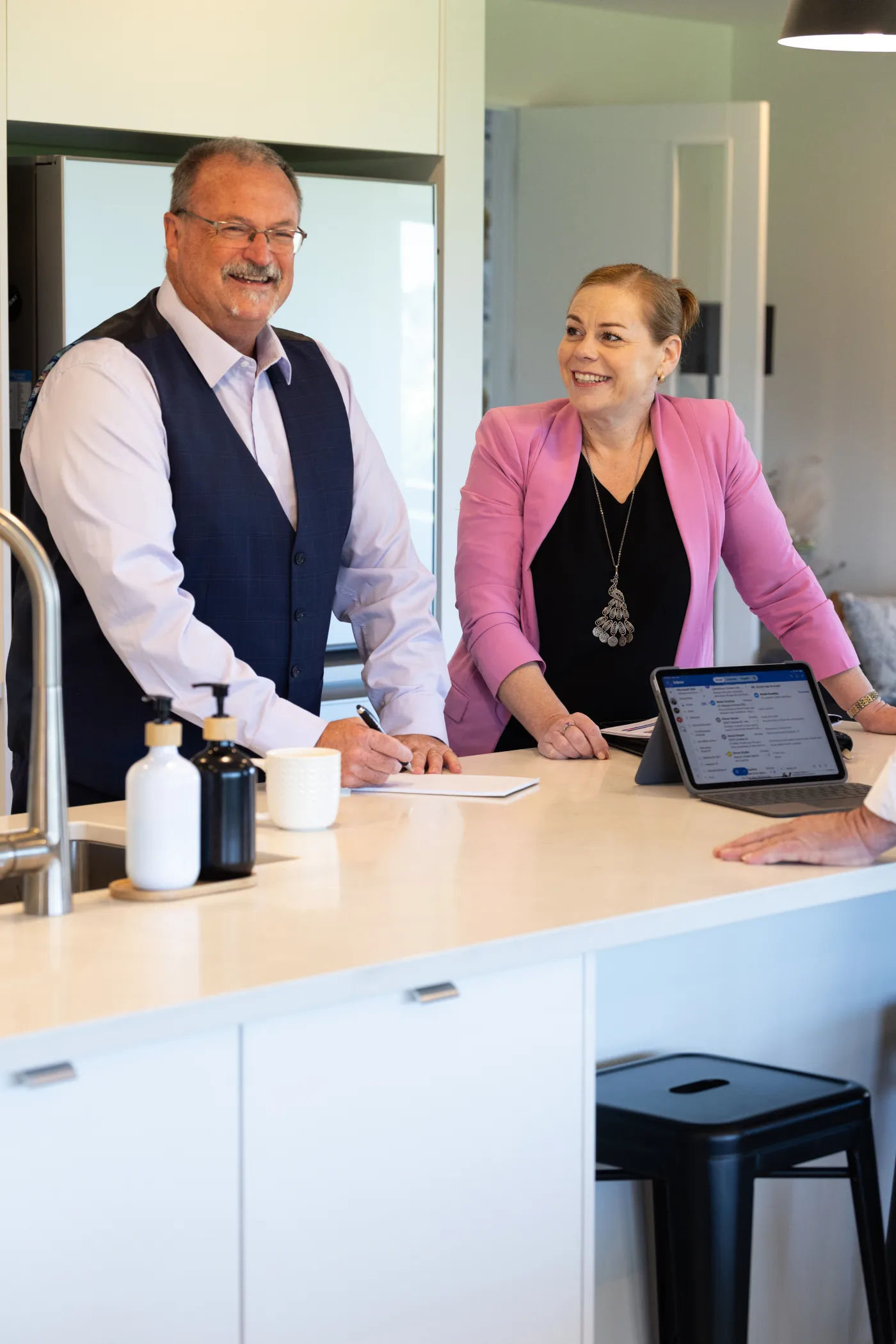 The agenté team working together